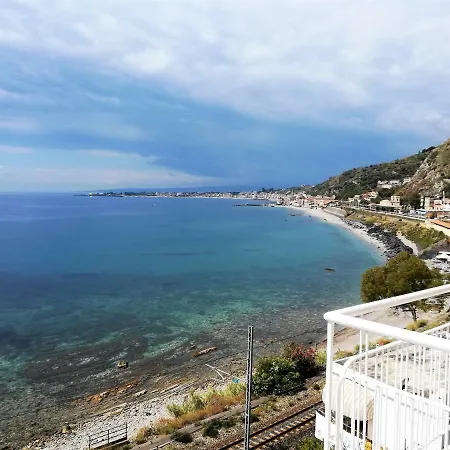 La Baia Dei Delfini Apartment *