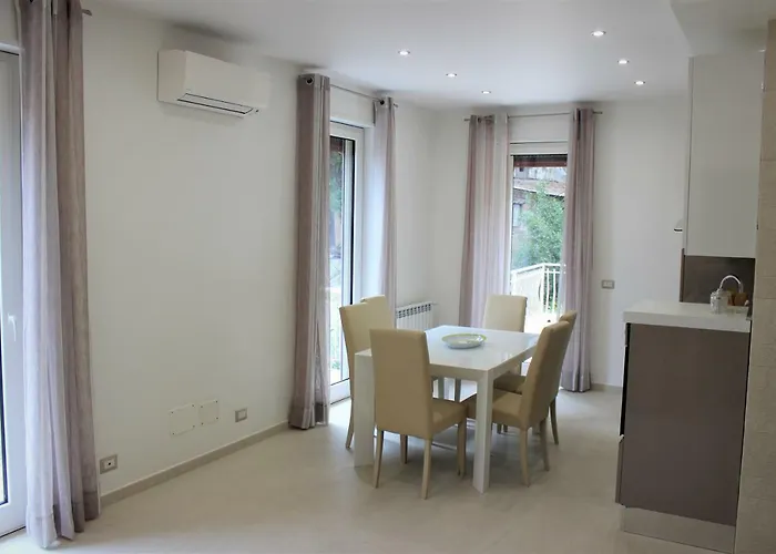 La Baia Dei Delfini Apartment *